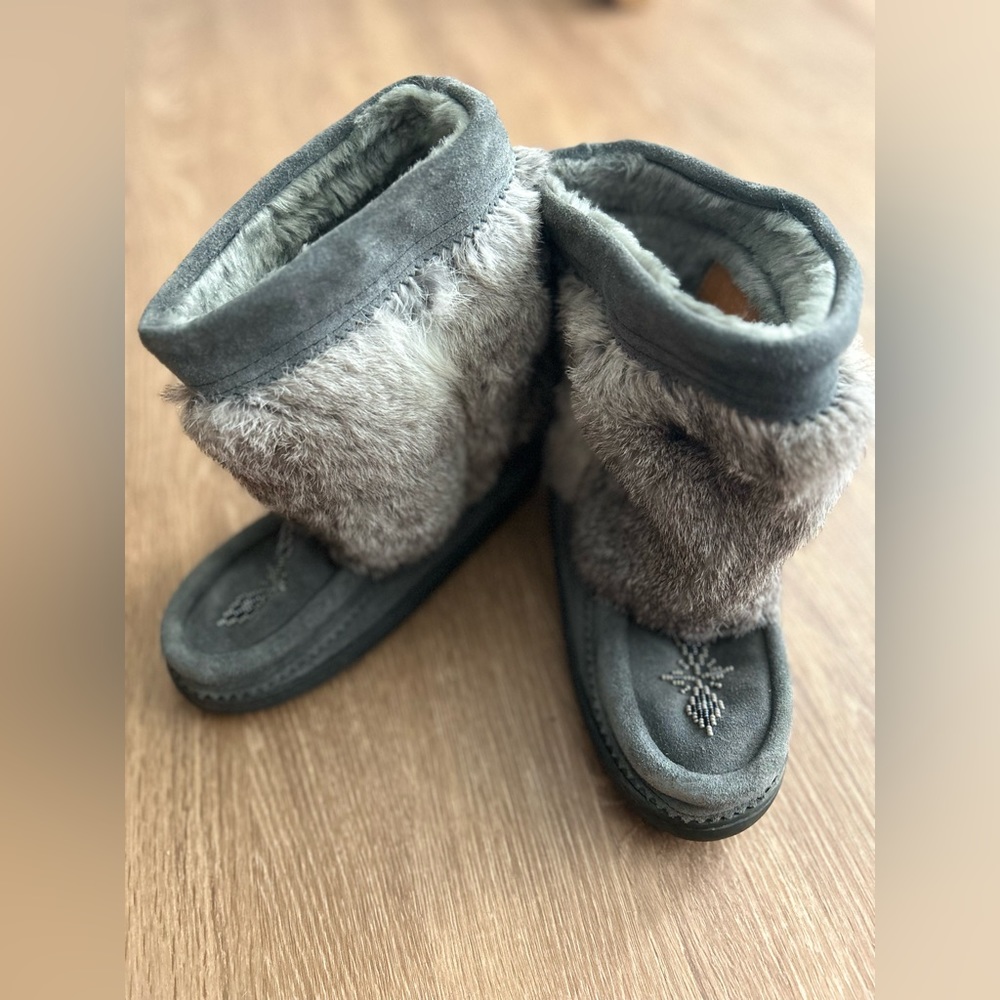Size 6 Manitobah Waterproof Half Mukluk